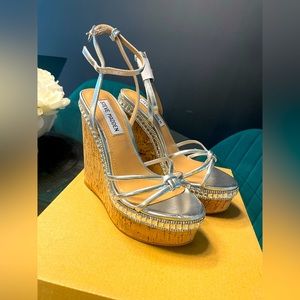 Steve Madden wedge manifest silver size 5.5 women’s.